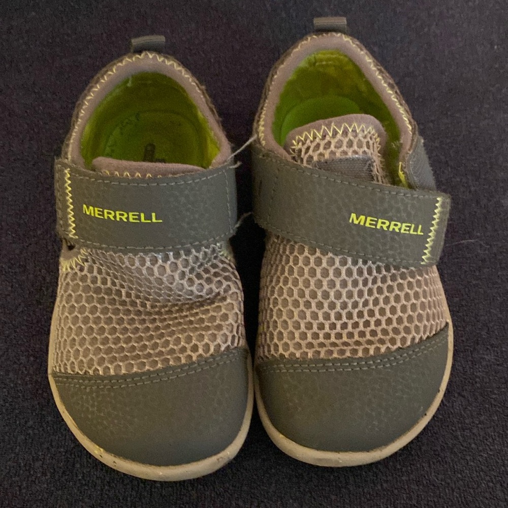 Merrell toddler shoes. Size 7.